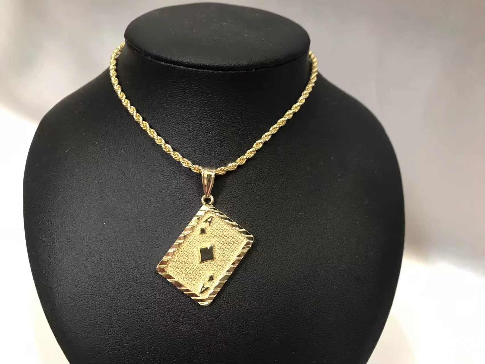 Custom Cartoon Necklace 18K Gold Plated Stainless Steel Cartoon Poker Card Pendant Necklace Fashion Chain Jewelry Wholesale