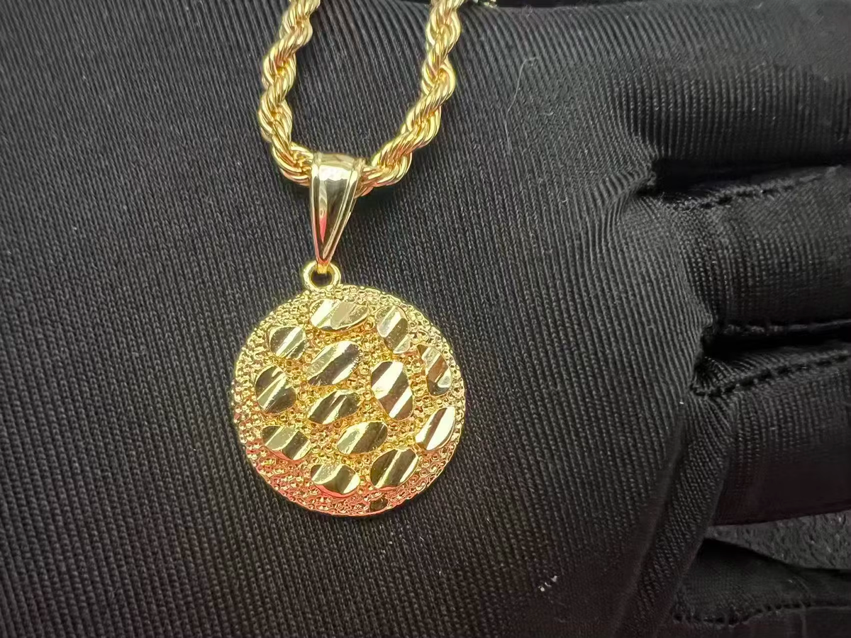 Custom Waterproof 18K Gold Stainless Steel Hammered round Pendants Necklace for Women