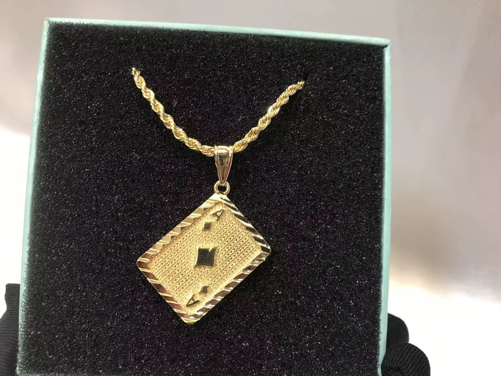Custom Cartoon Necklace 18K Gold Plated Stainless Steel Cartoon Poker Card Pendant Necklace Fashion Chain Jewelry Wholesale