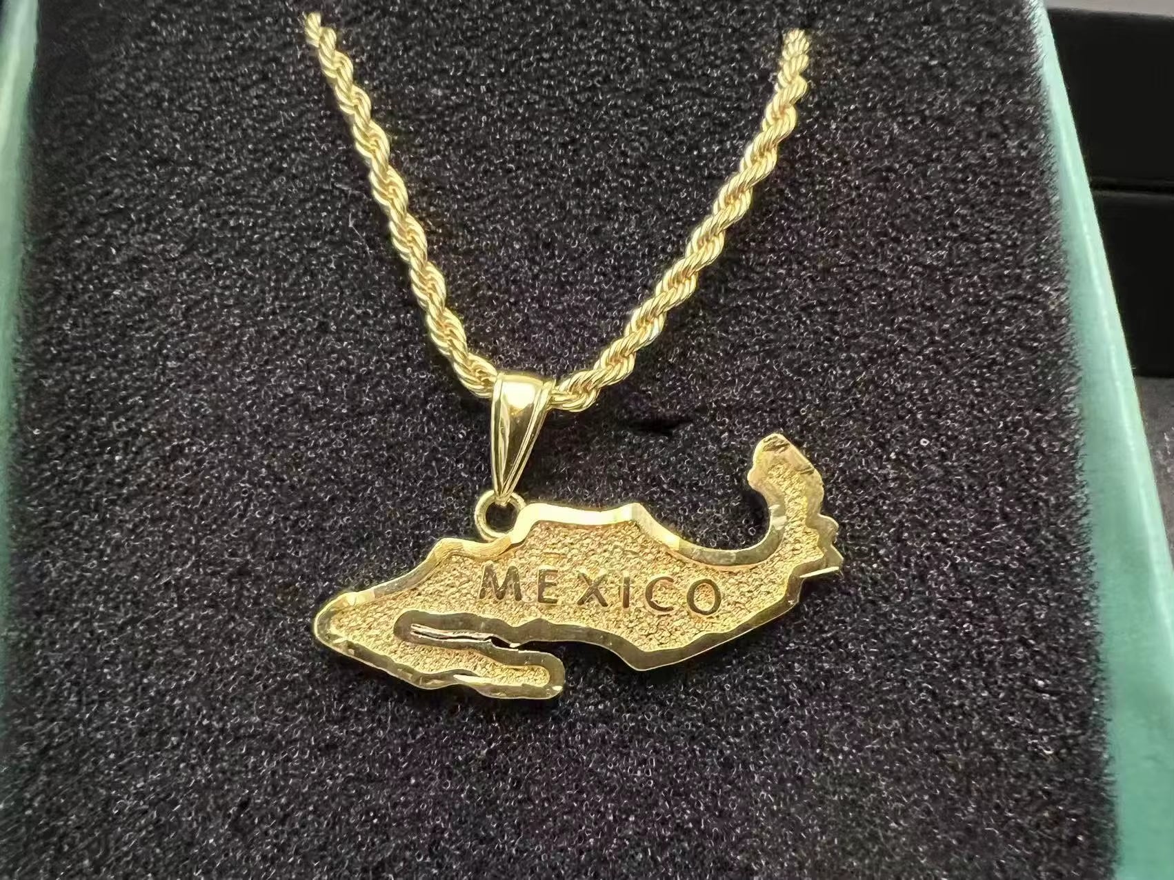 Custom Map 18K Gold Plated Pvd 316L Stainless Steel Pendant Fashion Jewelry Necklace for Men Women