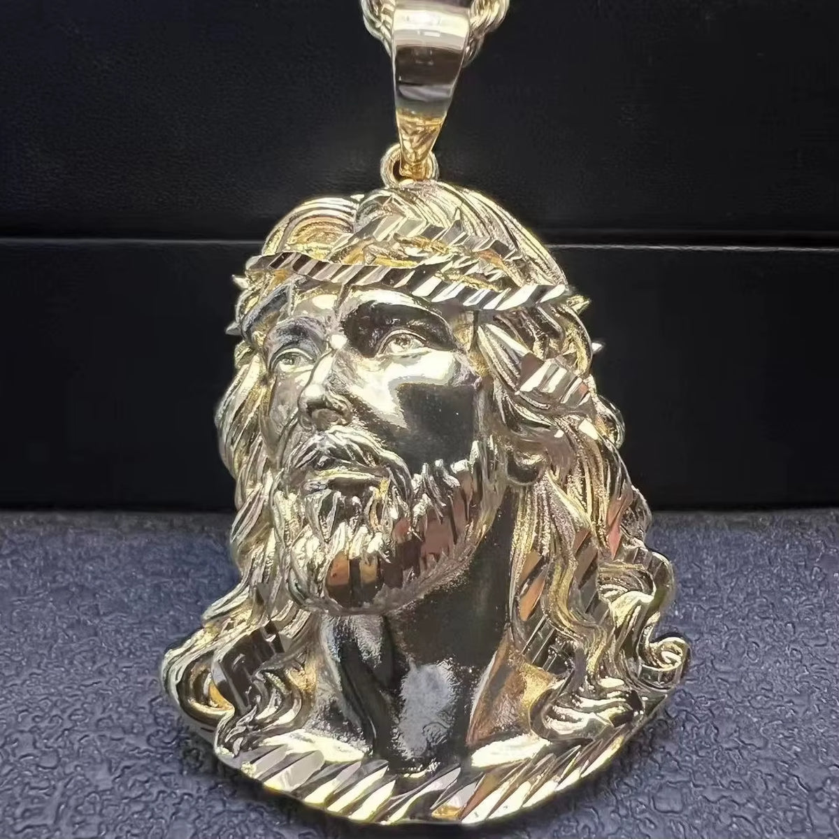 Dropshipping Stainless Steel Fish Bone Hook Gold Plated Necklaces for Men Fashionable Head Pendant Necklace